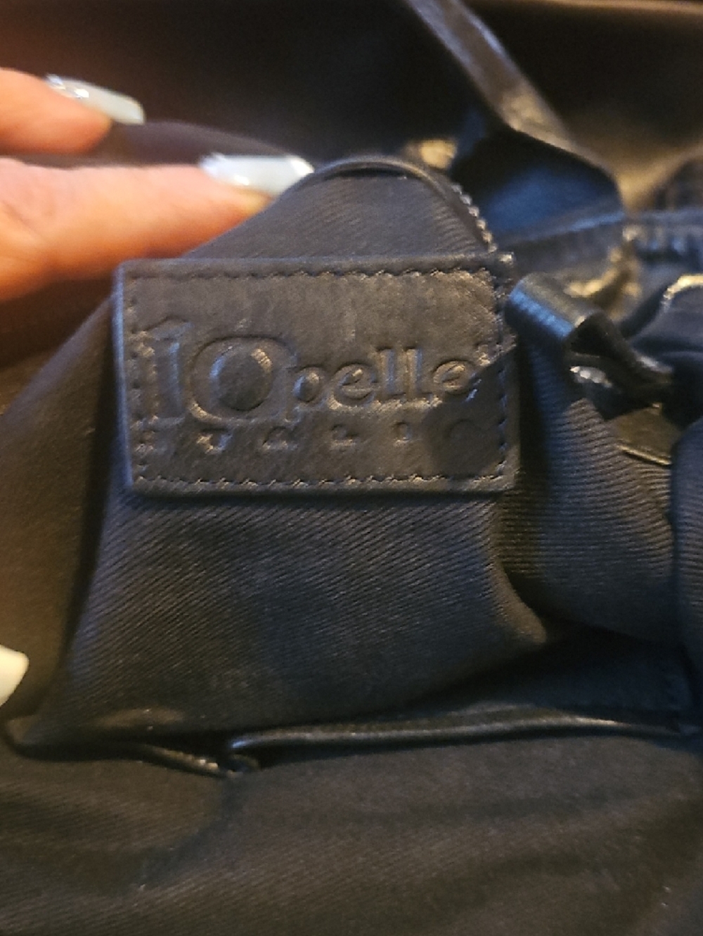 Black Leather Skull Embossed Tote Bag - Picture 5 of 12